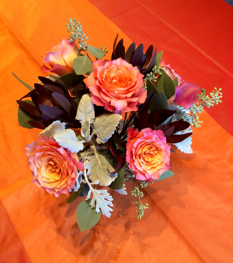 Amazing garden roses with dusty miller